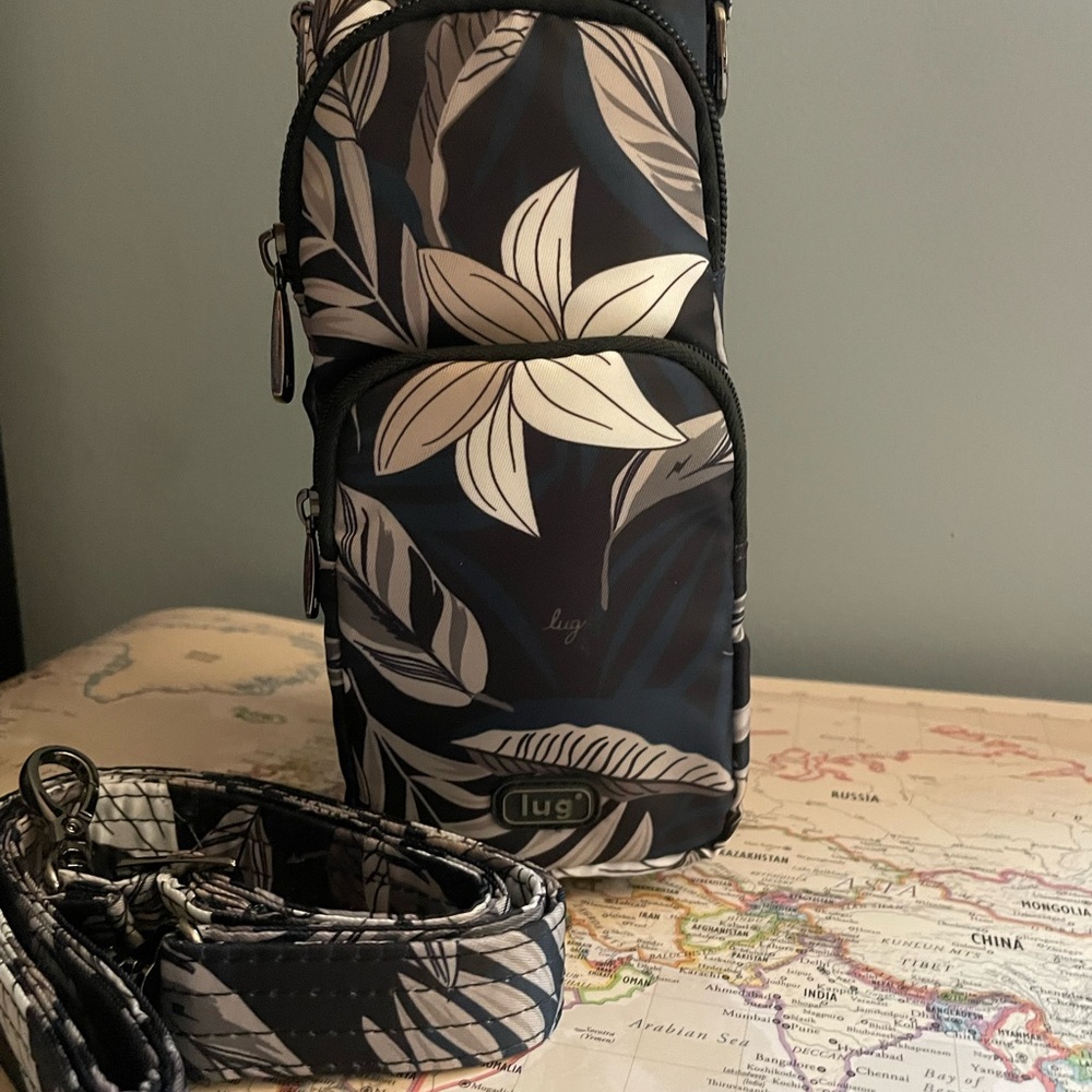 Lug Huggie Insulated bottle holder belt and crossbody in Lily Black